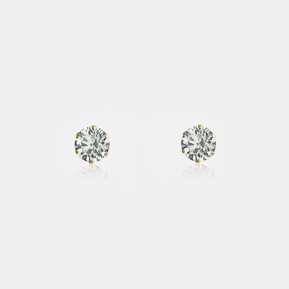 Solitärörhängen i 18K guld med labbodlade diamanter